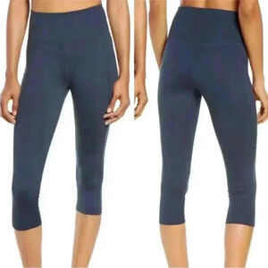 Girlfriend Collective High Rise Capri Legging #4012 Size Medium Blue/Gray EUC!